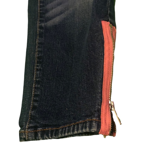 Baby Phat Size 3 capris like new with zippers on legs - Picture 3 of 4